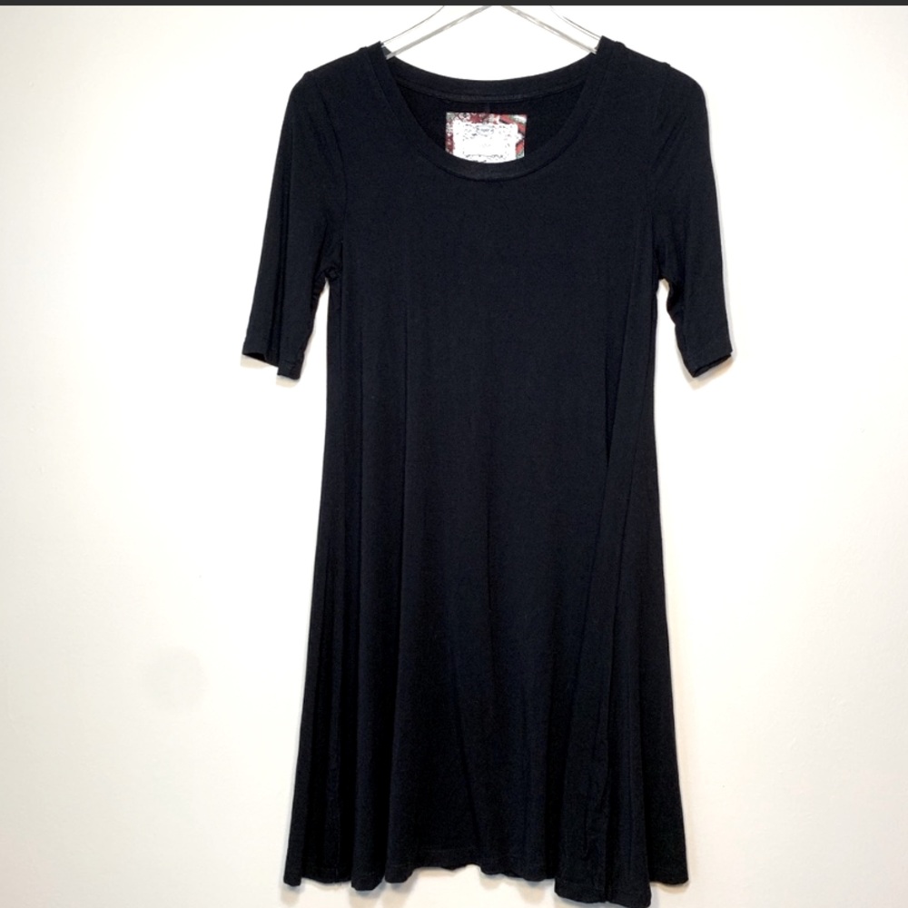 Cupio | Bouncy Short Sleeve Black Dress | Small